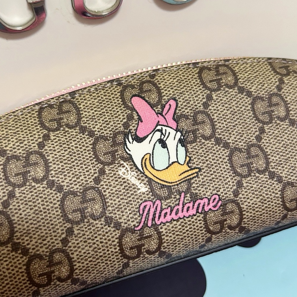 Authentic Gucci x Disney RARE Limited Ed. Daisy Duck Pencil Pouch / Cosmetic Bag - Picture 3 of 11